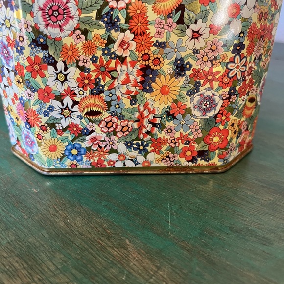 Vintage Floral Tin | Made in England | 5-1/2” W, 3-3/4” T, 4” D - Picture 8 of 9
